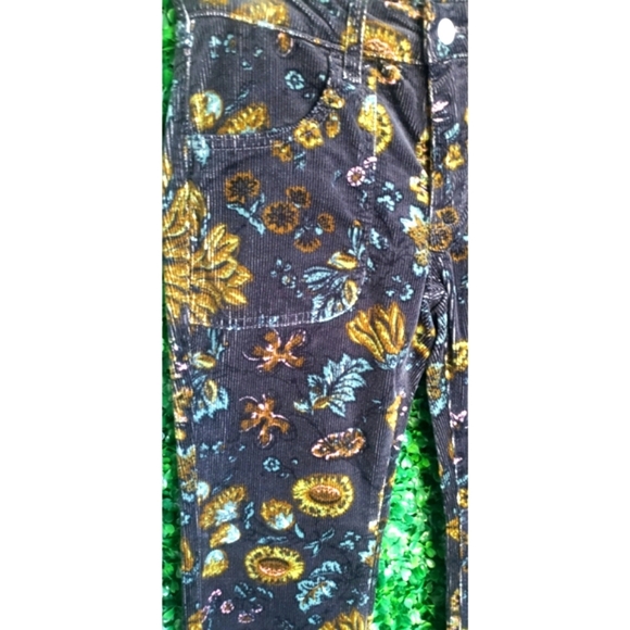 38. Anthropologie Pilcro The Icon Flare Low-Rise Jeans - Picture 8 of 12